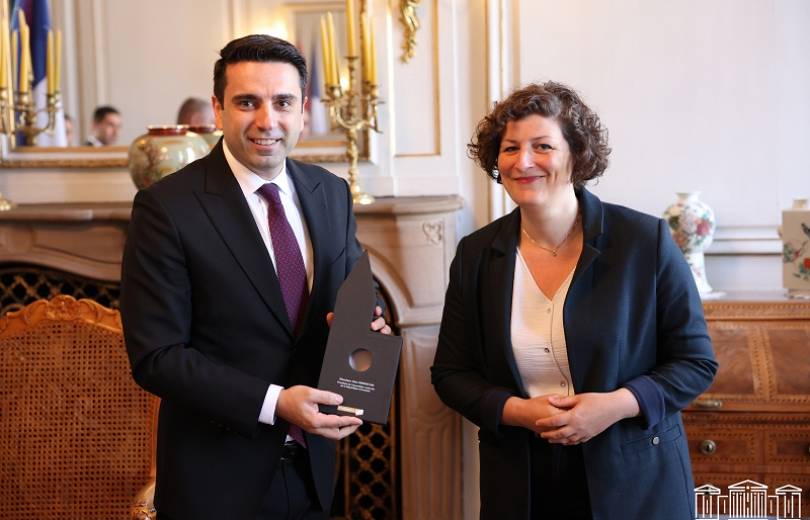 Ա․ Սիմոնյանը հանդիպել է Ստրասբուրգի քաղաքապետ Ժ․ Բարսեղյանին