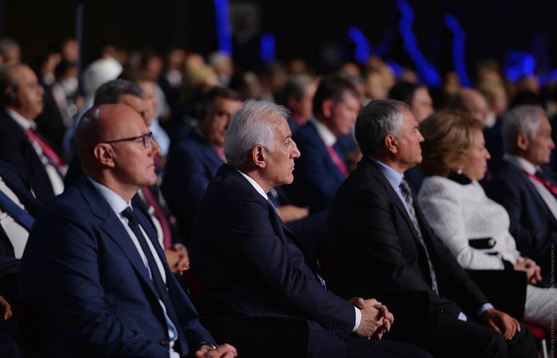 ՀՀ նախագահը ներկա է գտնվել Սանկտ Պետերբուրգի միջազգային տնտեսական համաժողովի լիագումար նիստին