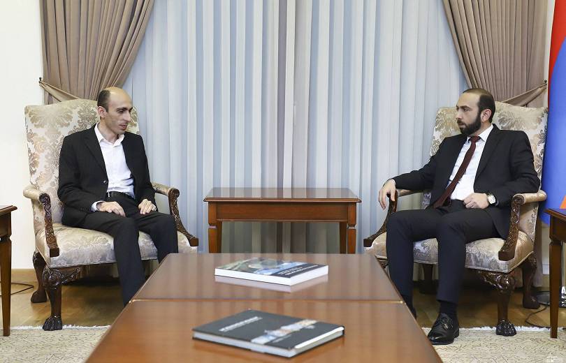 Ա․ Միրզոյանը հանդիպում է ունեցել Արցախի պետական նախարար Ա․ Բեգլարյանի հետ