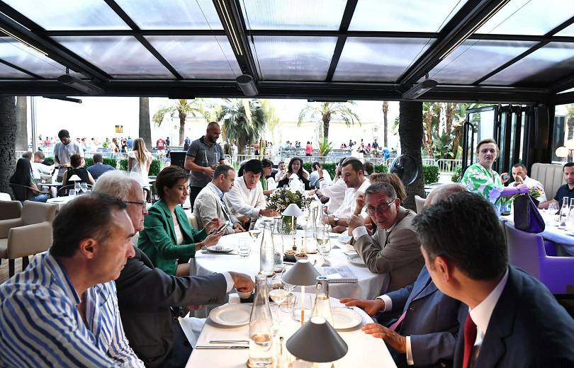 Աննա Հակոբյանը ընթրել է Նիցցայի հայ համայնքի ներկայացուցիչների հետ