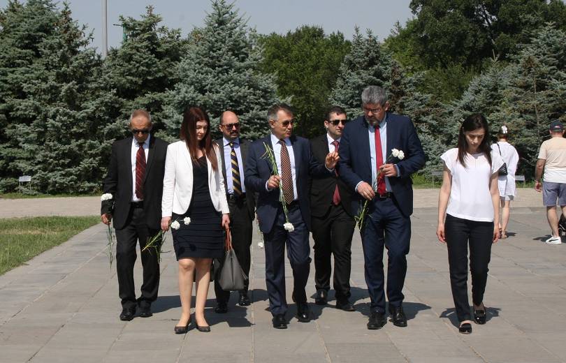 Սերբիայի ԱԳՆ պետական քարտուղարն այցելել է Հայոց ցեղասպանության հուշահամալիր