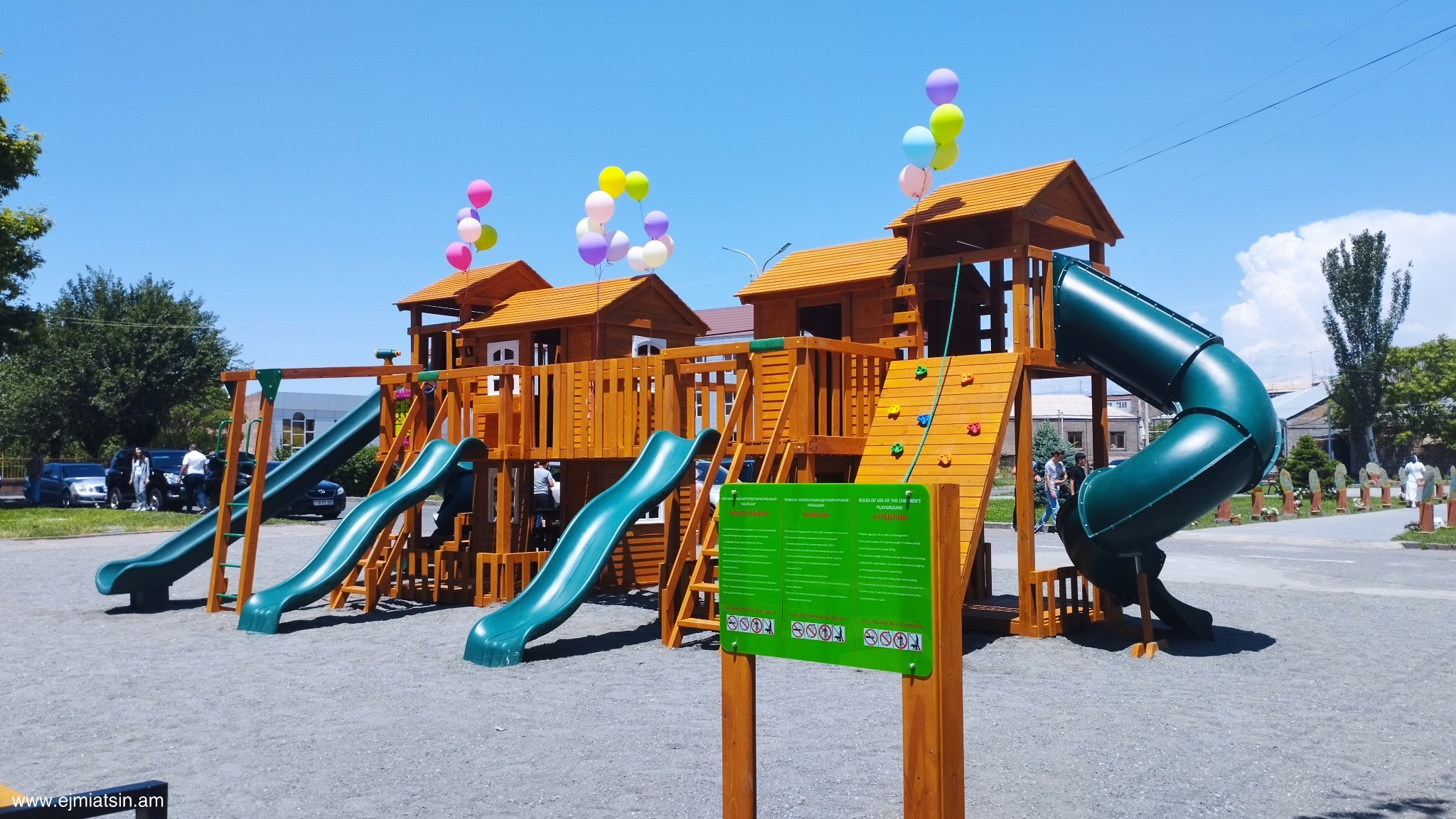 Էջմիածնում  տեղի է ունեցել նոր խաղահրապարակի բացման արարողությունը