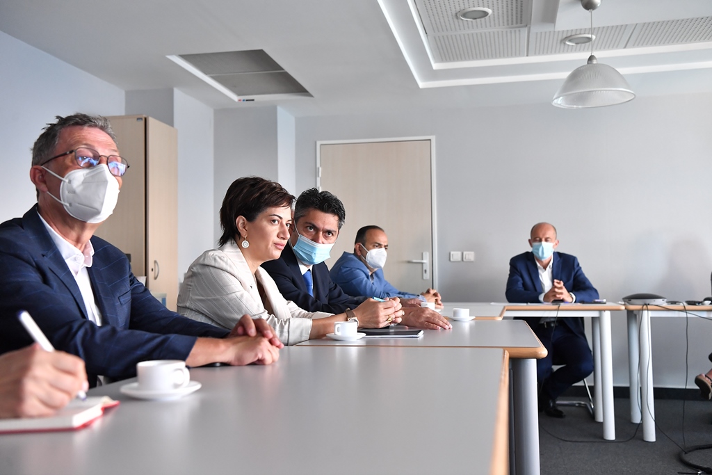 Վարչապետի տիկինն այցելել է Նիցցայի Լենվալ մանկական հիվանդանոց