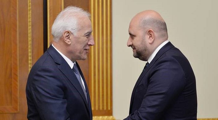ՀՀ նախագահը հանդիպել է Կենտրոնական բանկի նախագահի հետ