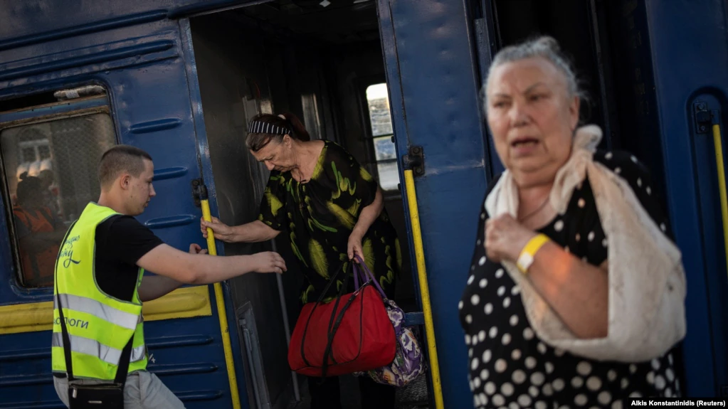 Մեկնարկել է Դոնբասի բնակիչների պարտադիր տարհանումը Ուկրաինայի կենտրոնական շրջաններ