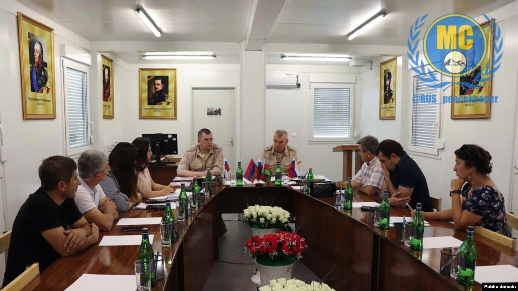ԼՂ-ում ռուս խաղաղապահների հրամանատարը հանդիպել է ԱՀ հասարակական և ընդդիմադիր շրջանակների ներկայացուցիչների հետ