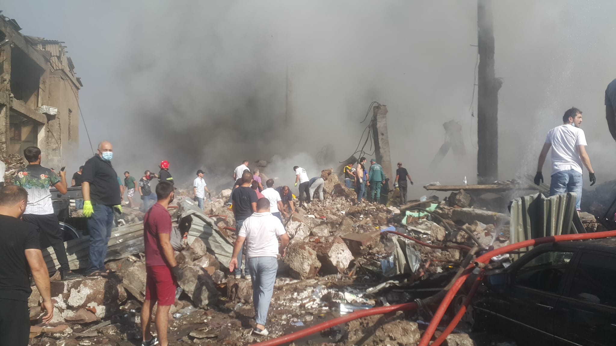 «Սուրմալու»-ում փլատակների տակ դեռևս կրակի օջախներ կան. փոխնախարար