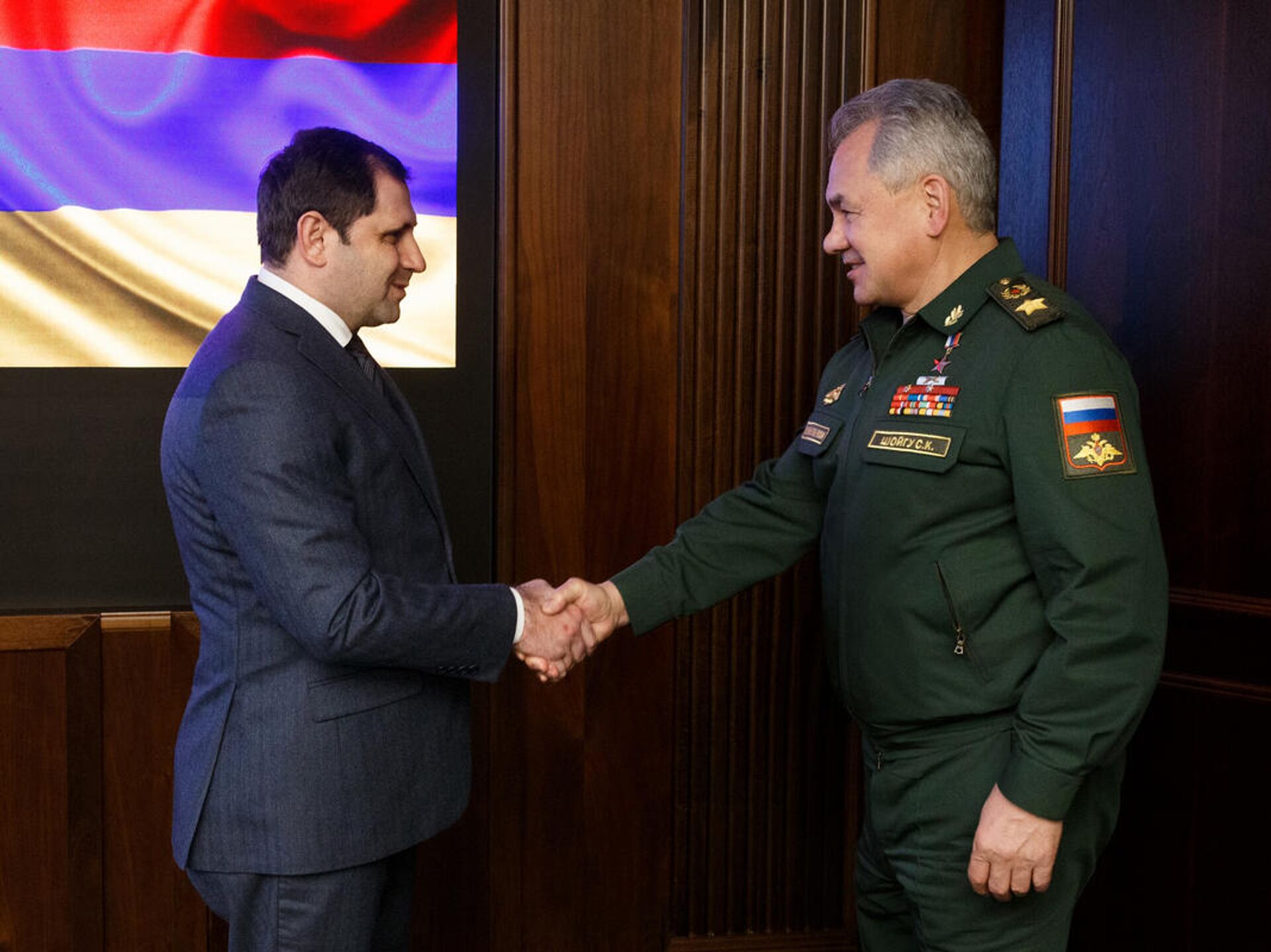 Հանդիպել են ՀՀ և ՌԴ պաշտպանության նախարարները