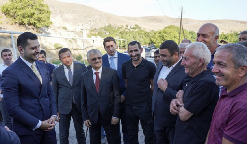 Փոխվարչապետը Կոտայքի մարզում հանդիպել է սողանքային գոտու բնակելի տների բնակիչների հետ