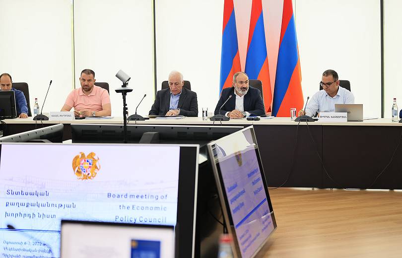 Դիլիջանում սկսվել են Վարչապետին կից տնտեսական քաղաքականության խորհրդի նիստի աշխատանքները