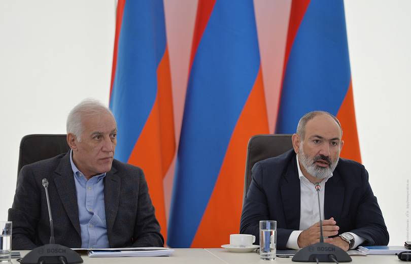 Նախագահ Վահագն Խաչատուրյանը մասնակցում է ՀՀ վարչապետին կից տնտեսական քաղաքականության խորհրդի նիստին