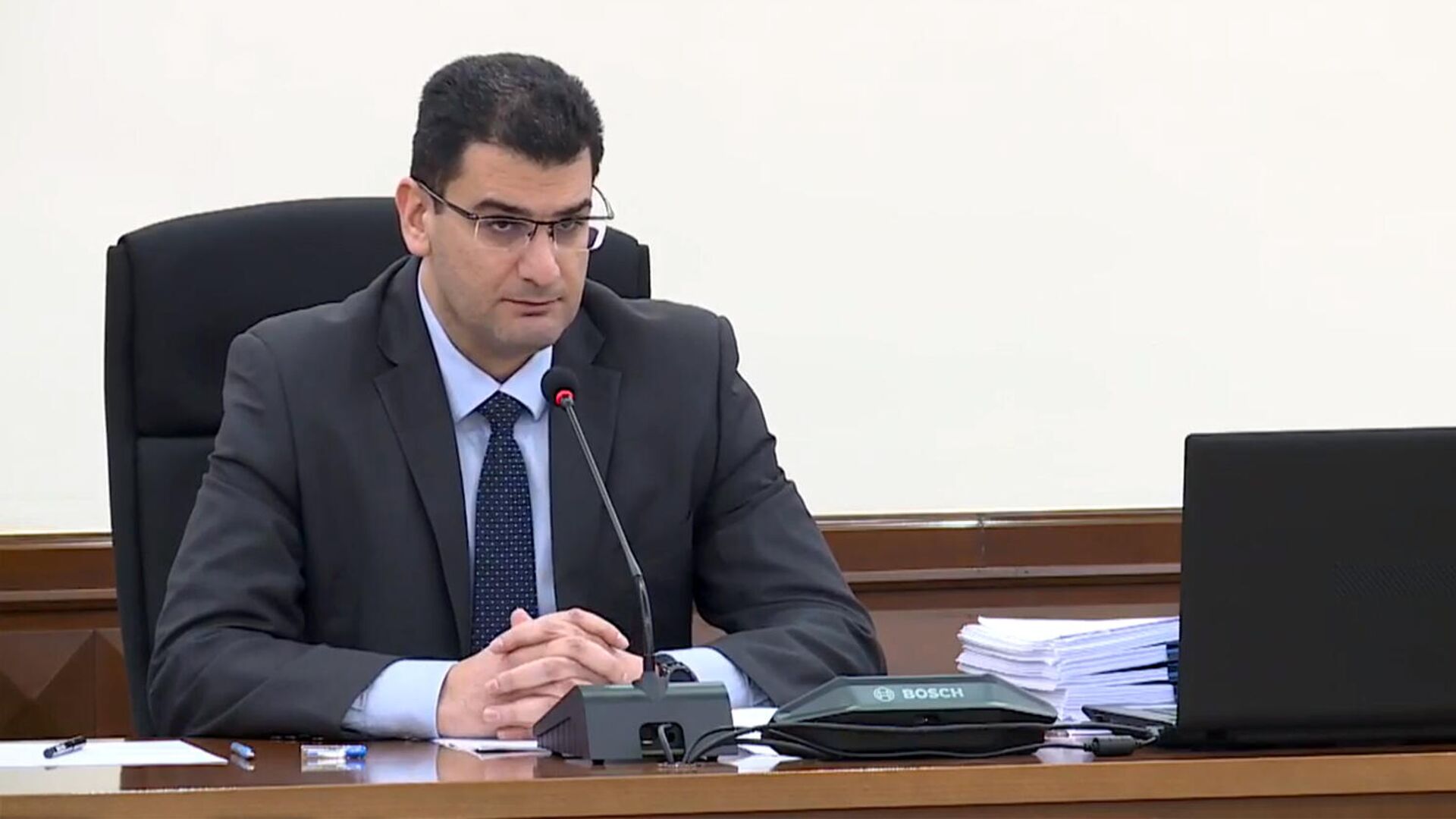 Մենակ ե՞ս եմ տեսնում թերությունները. քաղաքապետը հանձնարարեց հետևել ճանապարհների սպասարկմանը