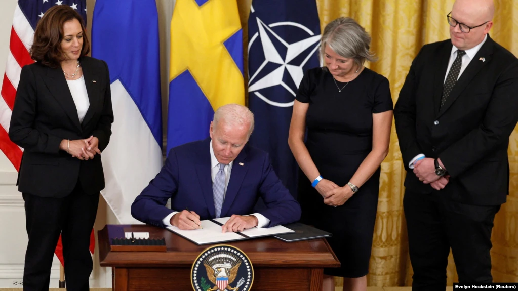 Բայդենը ստորագրեց Ֆինլանդիայի և Շվեդիայի անդամակցությունը ՆԱՏՕ-ին վավերացնող փաստաթղթերը
