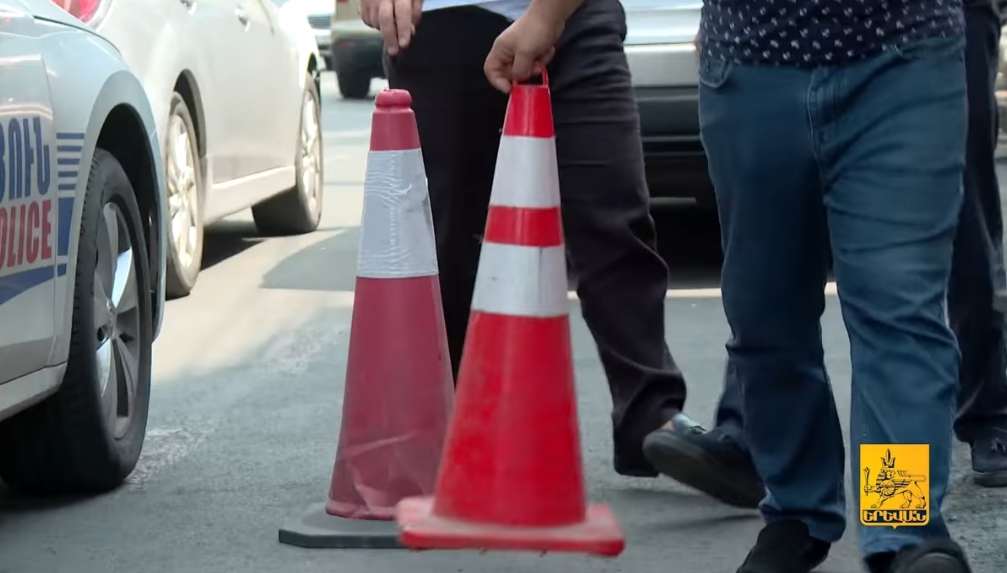 Քաղաքապետարանը հավաքում է տնտեսվարողների տեղադրած կայանումն արգելող նշանները