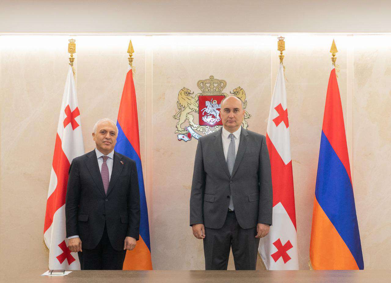 Վրաստանում ՀՀ դեսպանը հանդիպում է ունեցել Վրաստանի պաշտպանության նախարարի հետ