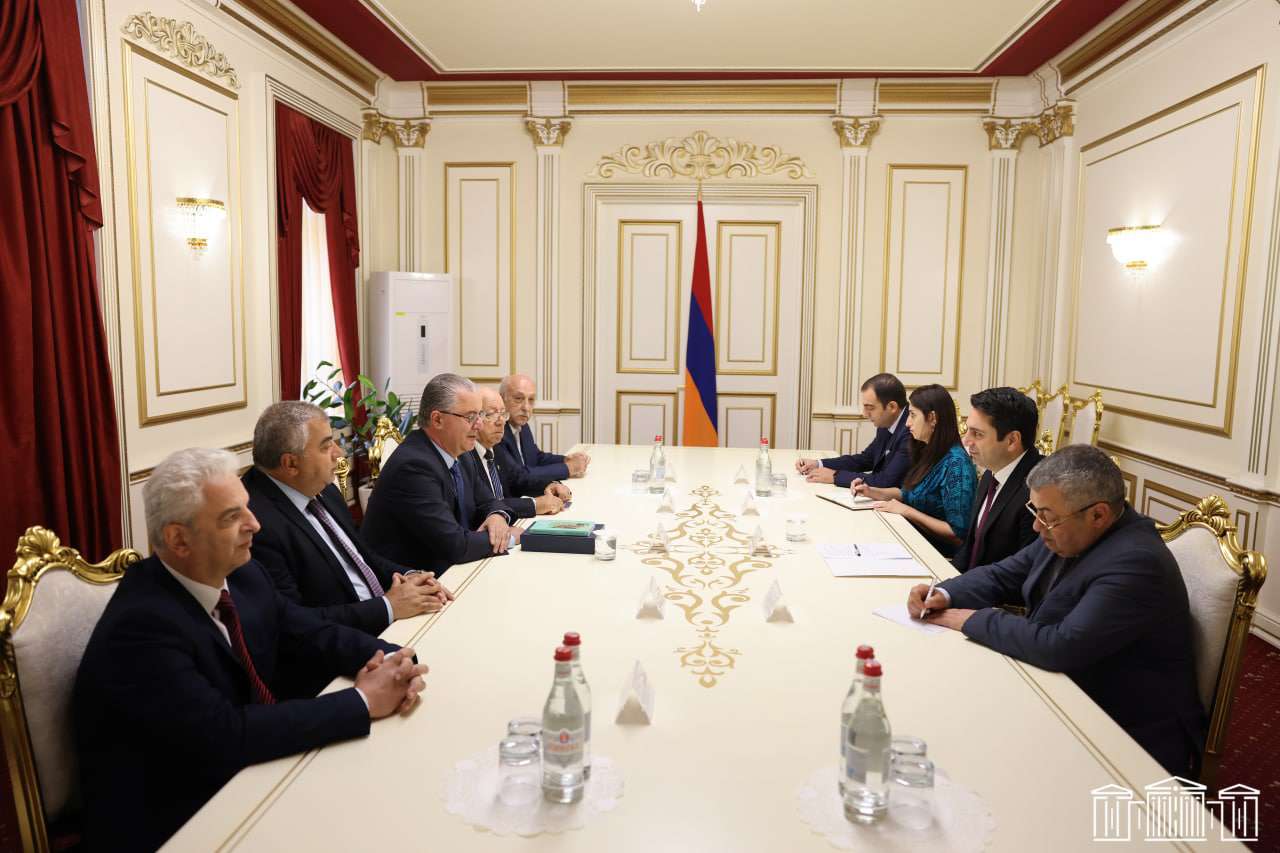 ԱԺ նախագահն ընդունել է ՍԴՀԿ կենտրոնական վարչության ատենապետի գլխավորած պատվիրակությանը
