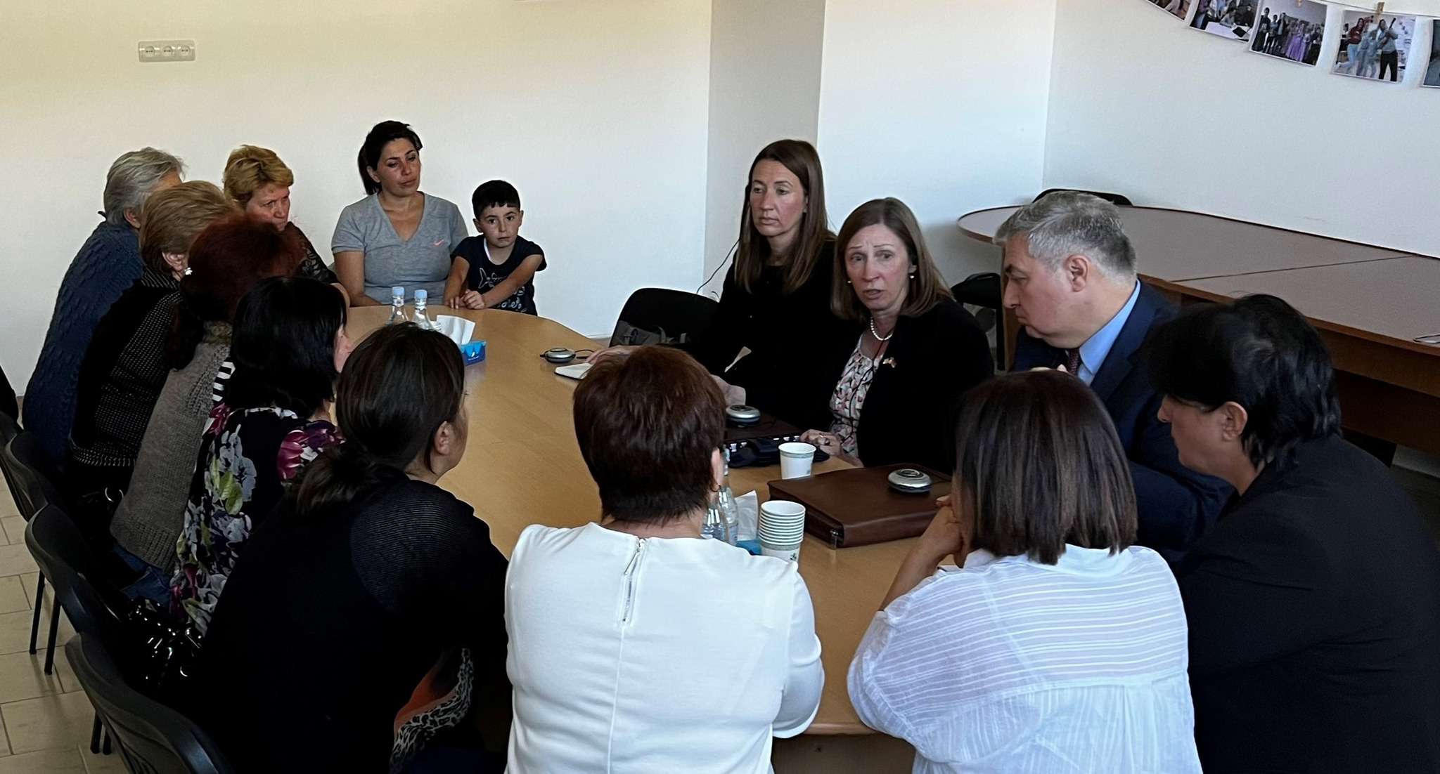 Լ․ Թրեյսին Սյունիքում հանդիպել է տեղահանված և հարձակումներից տուժած անձանց հետ