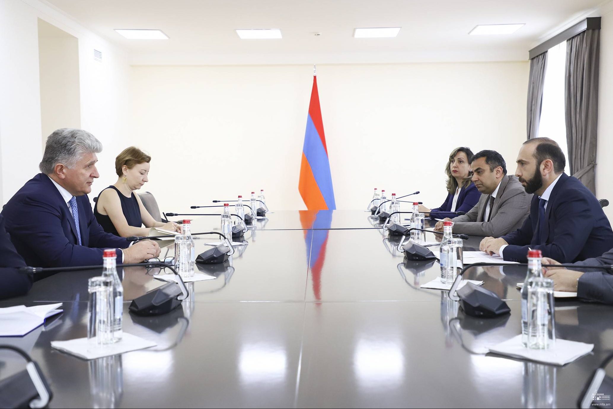 Ա․Միրզոյանը հանդիպել է Մ․ Յենչայի հետ