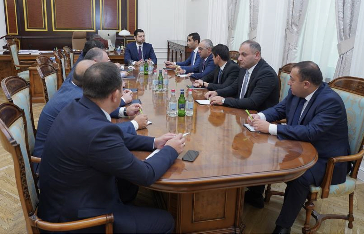 Փոխվարչապետը մարզպետներին հանձնարարել է մշտադիտարկել պետբյուջեի միջոցներով համայնքներում իրականացվող ծրագրերը 