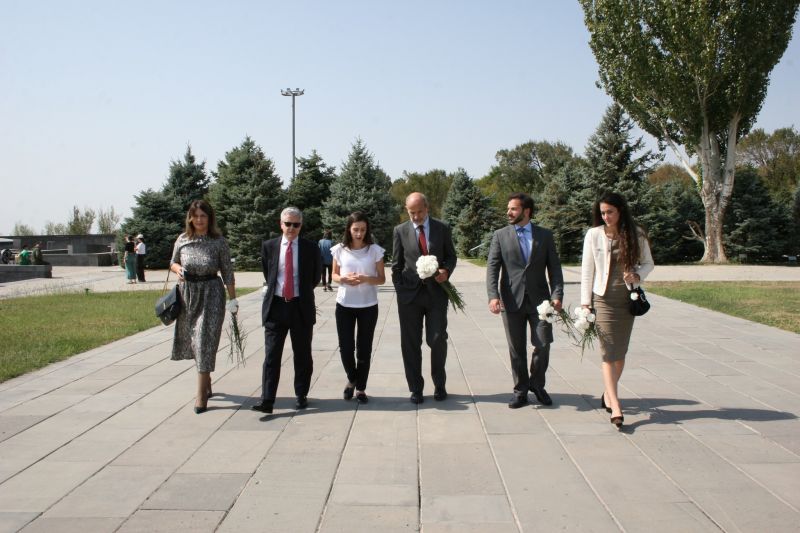 ՀՀ-ում Իսպանիայի նորանշանակ դեսպանն այցելել է Հայոց ցեղասպանության հուշահամալիր