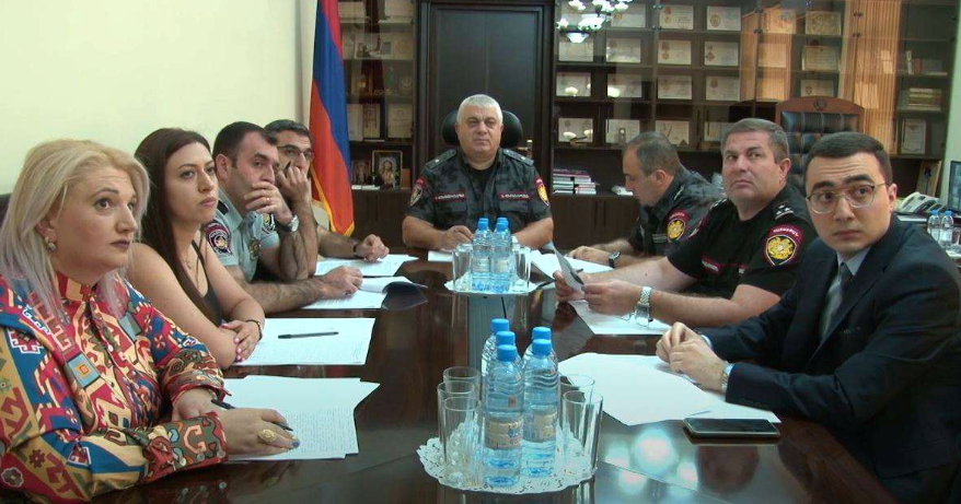 Կարգապահական հանձնաժողովի նիստում որոշվել է երկու ոստիկանի ազատել ծառայությունից