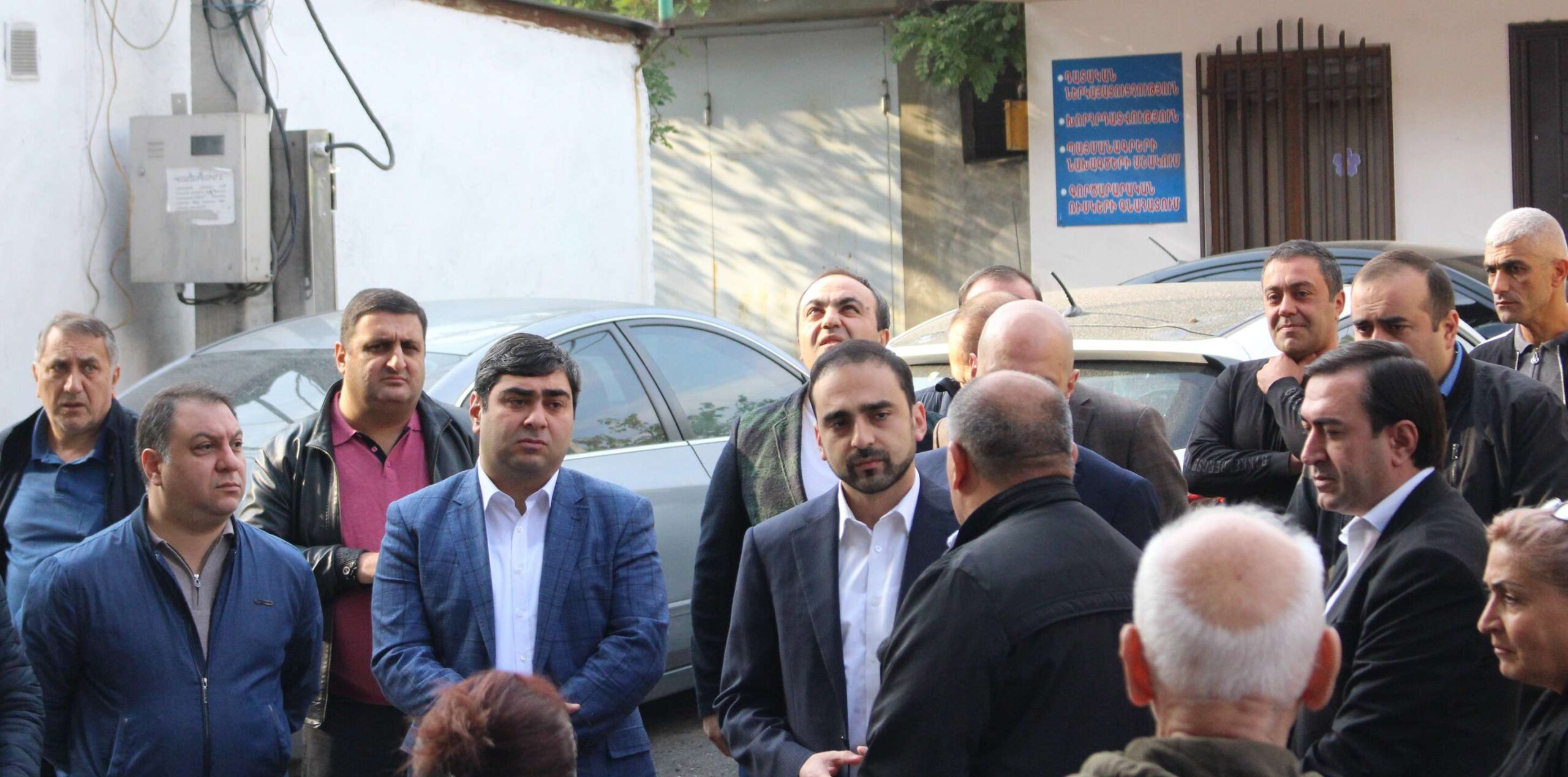 Ավինյանը հանդիպել է Խորենացի 6, 8 շենքերի բնակիչներին 
