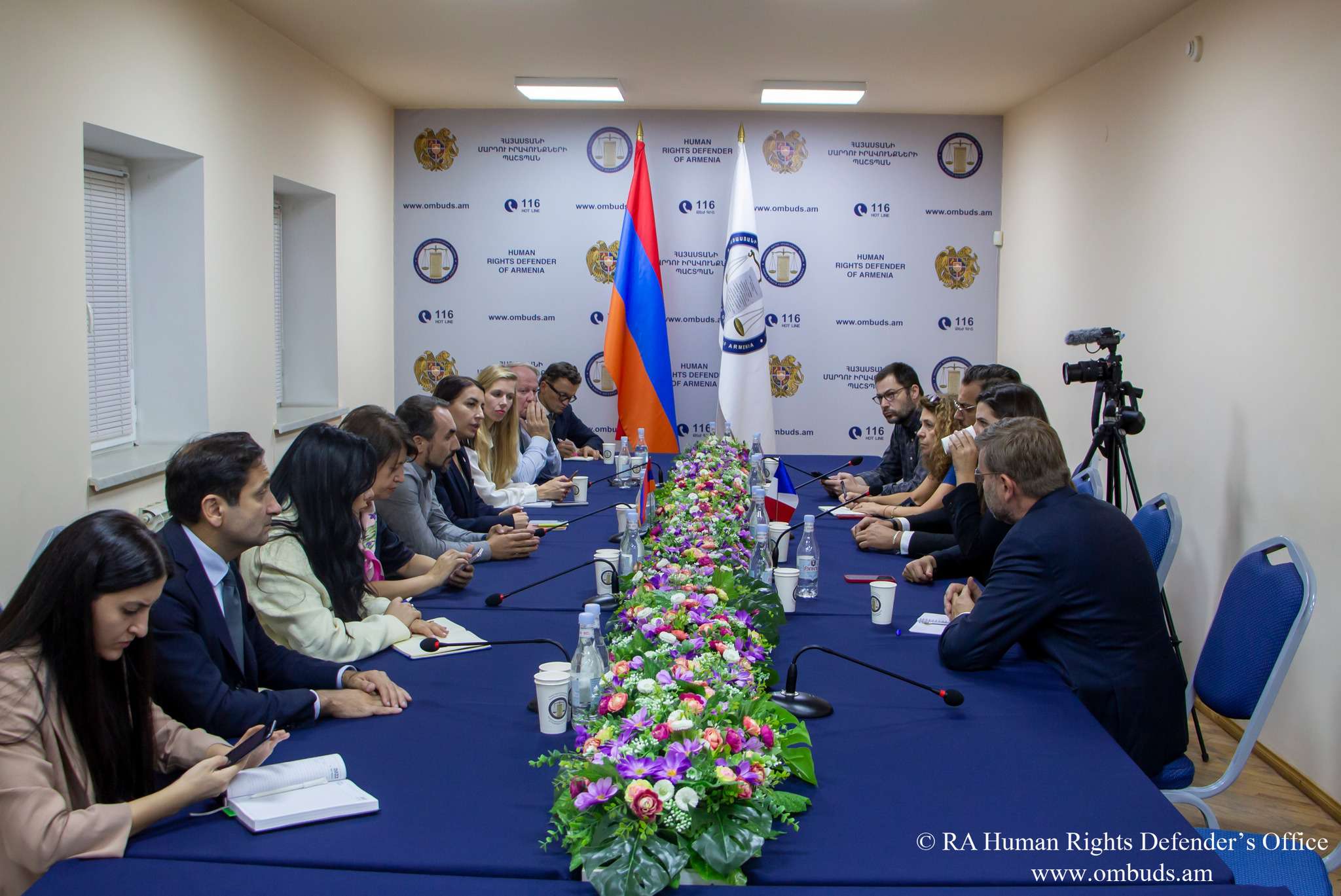 ՀՀ ՄԻՊ-ը հանդիպել է ֆրանսիացի պաշտոնատար անձանց ու լրագրողների հետ