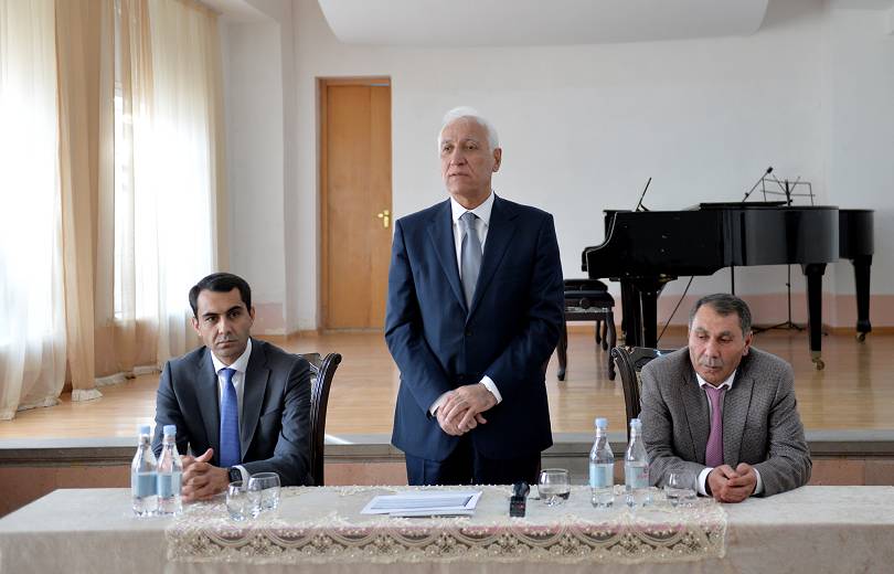ՀՀ նախագահը Ուսուցչի օրվա առթիվ հանդիպել է Վարդենիս համայնքի ուսուցիչների հետ