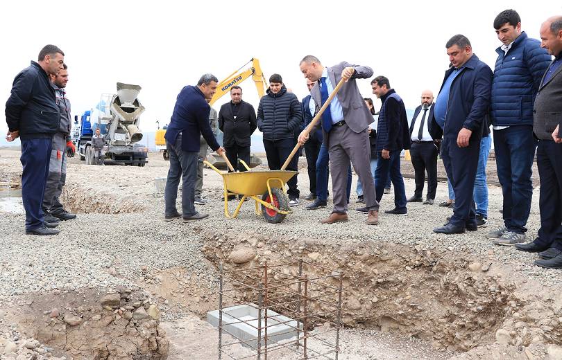 Քերոբյանը մասնակցել է «Երեմյան ֆարմ» նոր կառուցվող անասնաբուծական համալիրի հիմքում առաջին քարե բլոկի տեղադրմանը