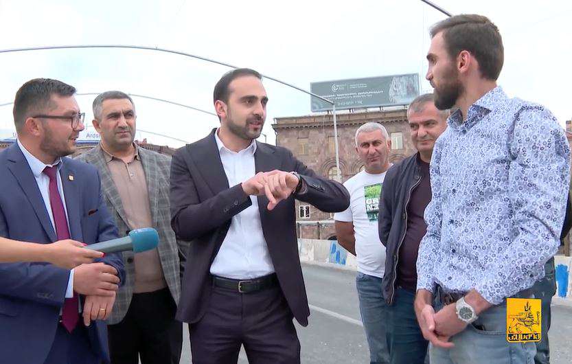 Տիգրան Ավինյանը ծանոթացել է Բաղրամյան պողոտան Կասյան փողոցին կապող էստակադայի նորոգման աշխատանքների ընթացքին  