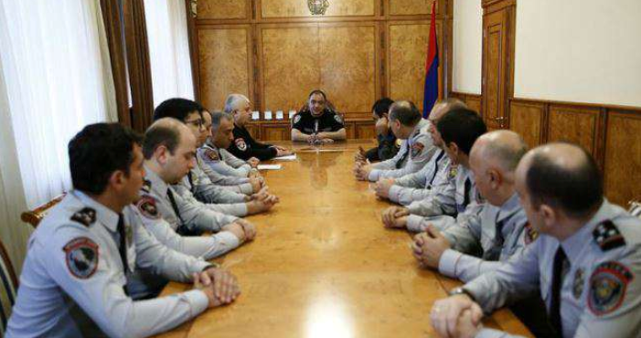 ՀՀ ոստիկանության պետը մի խումբ ծառայողների պարգևներ է հանձնել