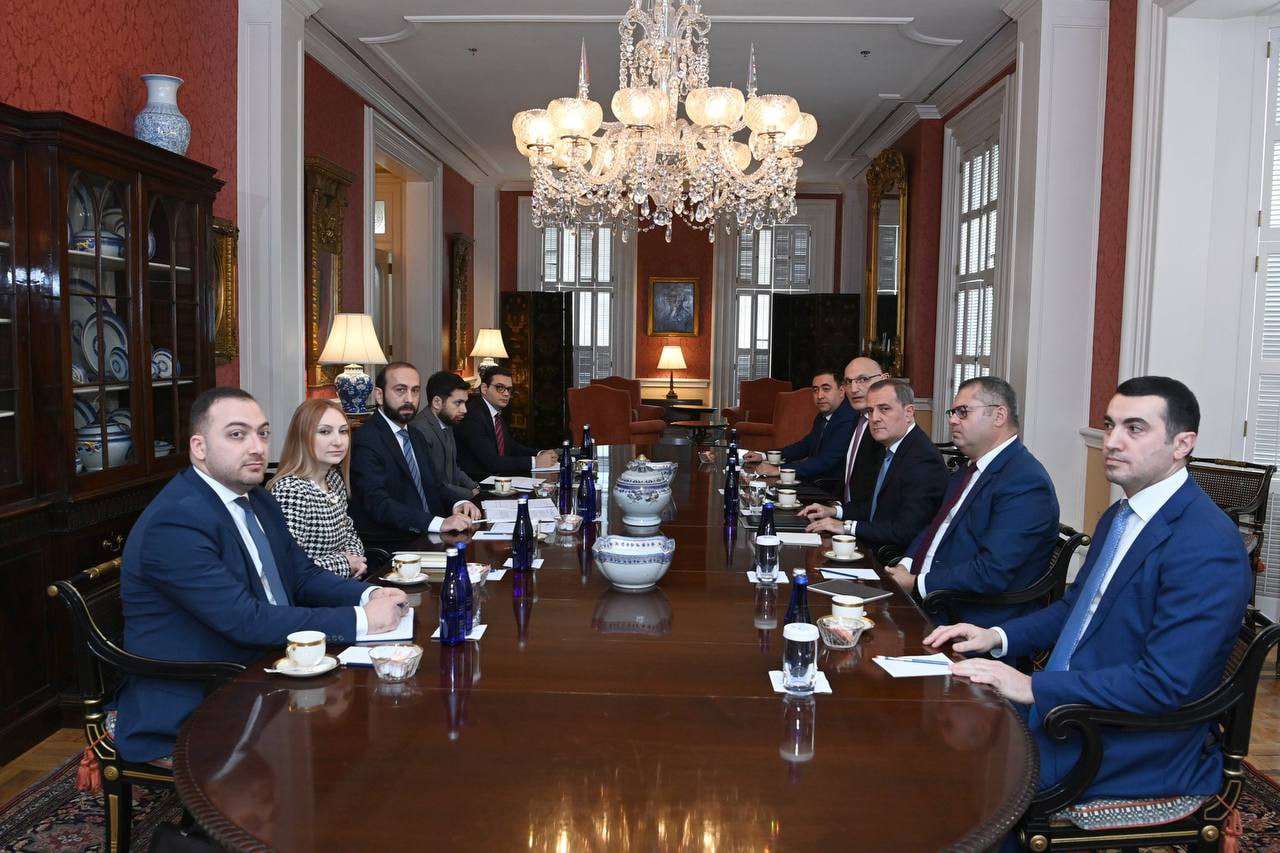 Մեկնարկել է Միրզոյան-Բայրամով հանդիպումը