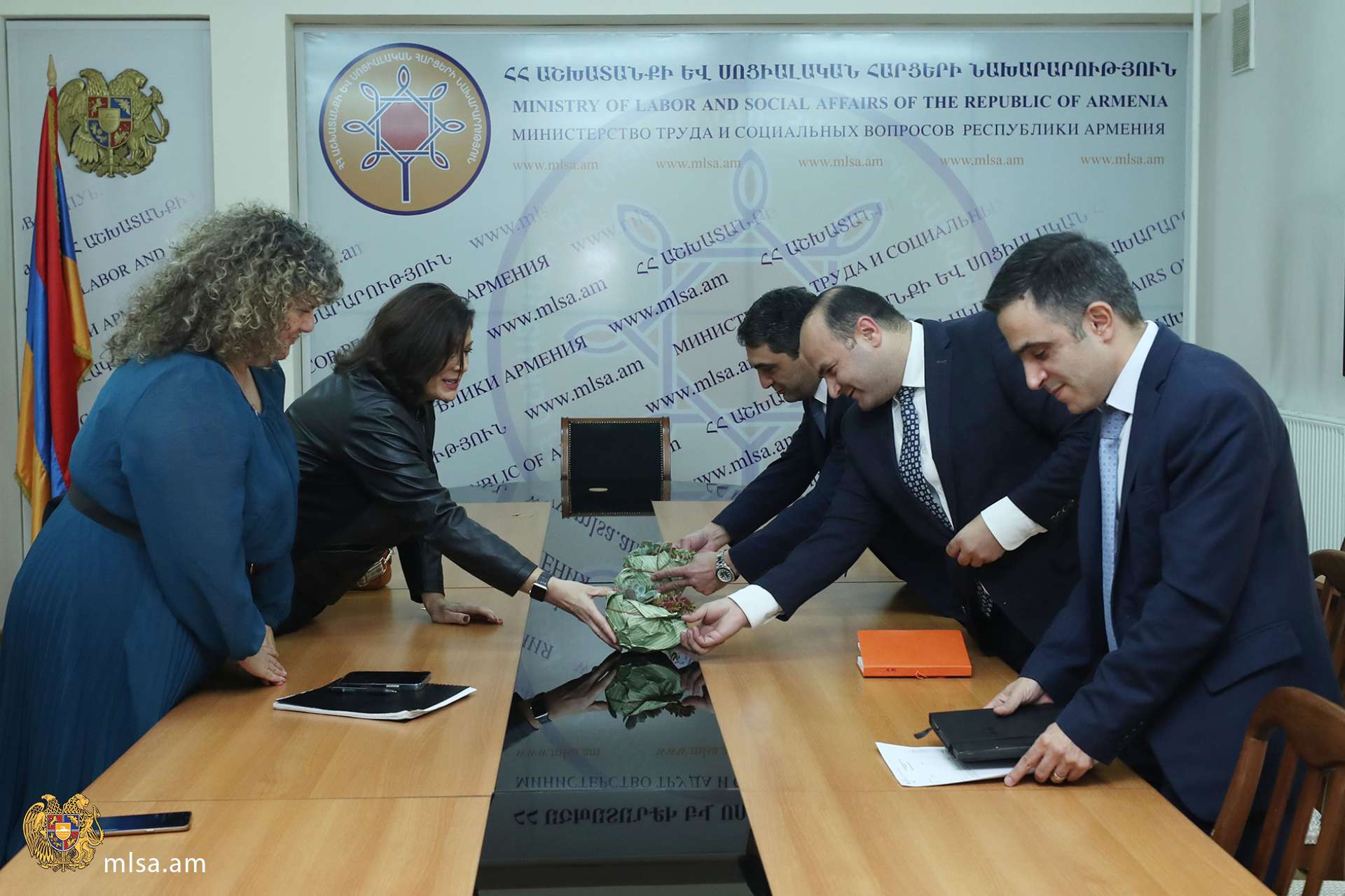 Ն․ Մկրտչյանն ու Հ․ Սիմիդյանն ընդունել են «Էյ-Թի-ՓԻ» բարեգործական հիմնադրամի ներկայացուցիչներին