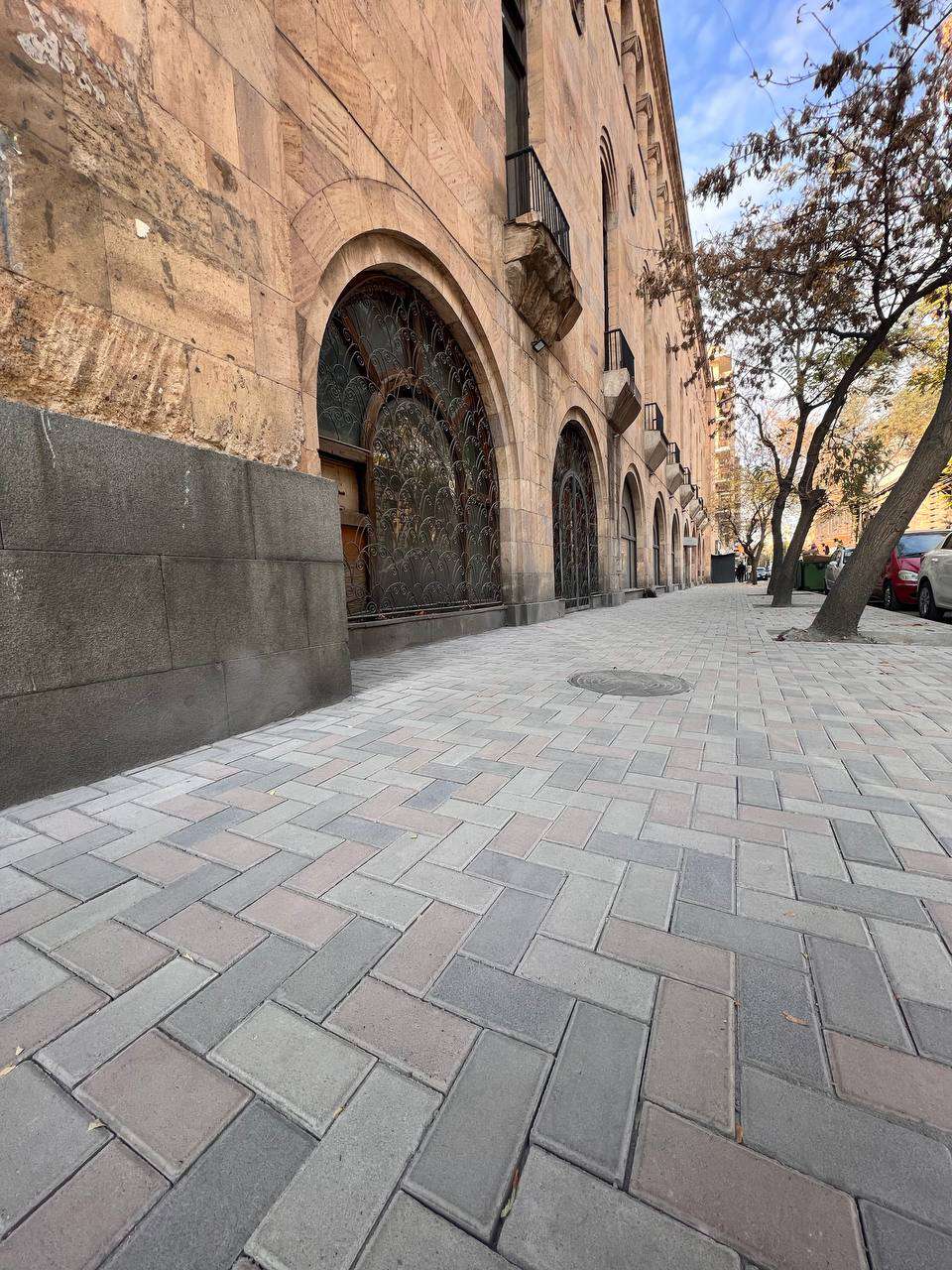 Հանրապետության հրապարակ-Բուզանդ հատվածի մայթի սալիկները փոխարինվել են նորերով