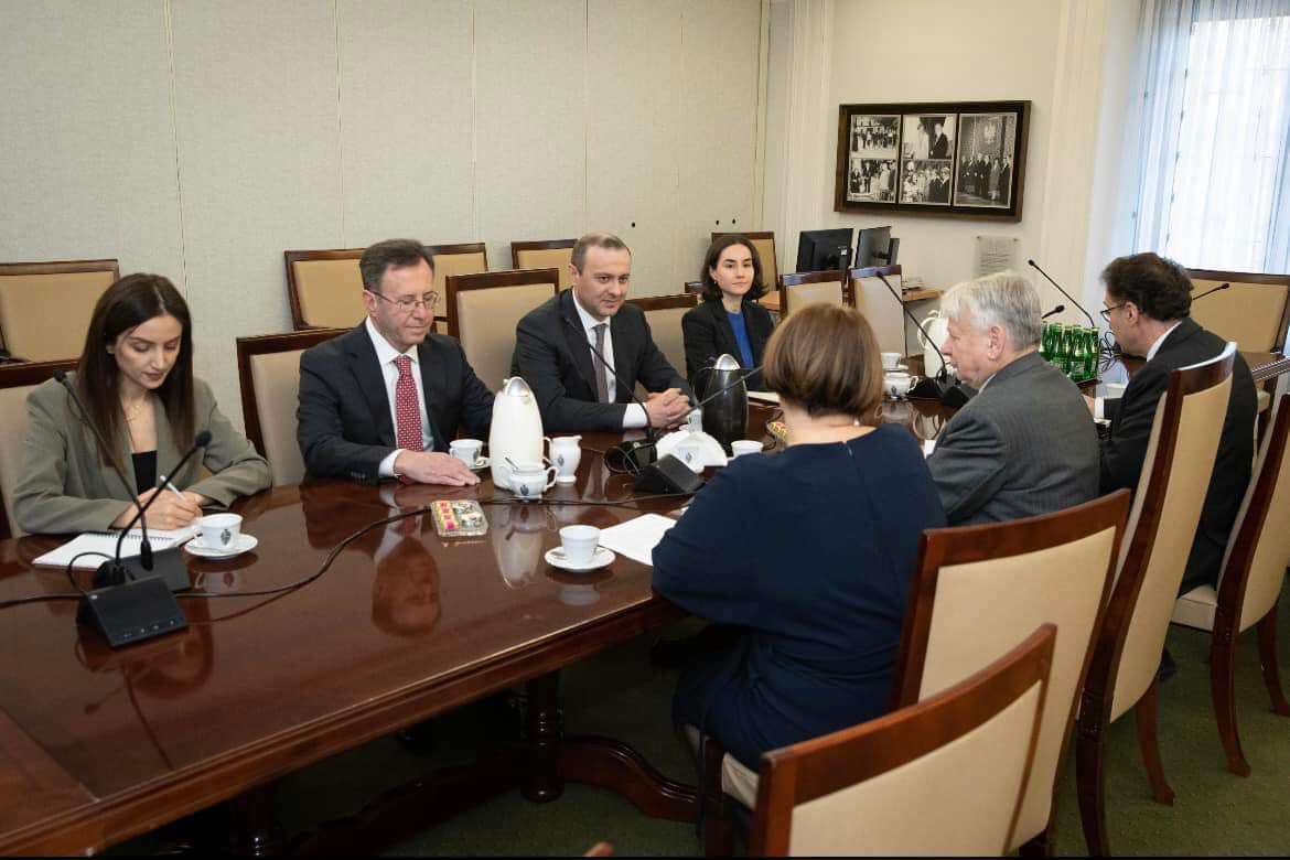 ՀՀ ԱԽ քարտուղարը  հանդիպել է Լեհաստանի Սենատի փոխնախագահի հետ