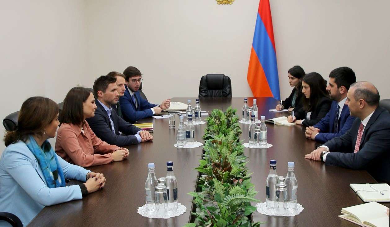 ԱԽ քարտուղարն ընդունել է ԵԱՀԿ ԽՎ երիտասարդ պատվիրակների խմբի անդամներին