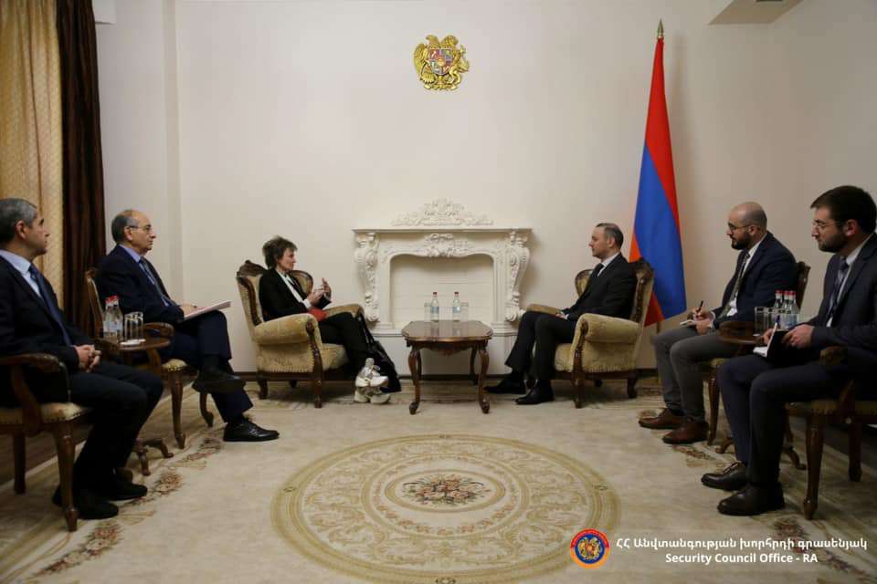 Ա․ Գրիգորյանը հանդիպել է Շվեյցարիայի նախկին նախագահի հետ