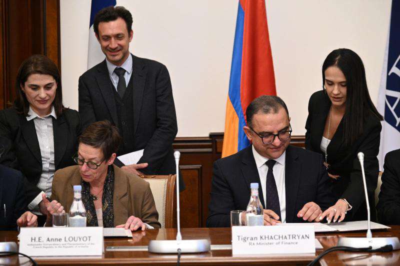 ՀՀ-ն 100 մլն եվրո եւ 100 մլն դոլար վարկ կստանա բյուջեի ֆինանսավորման համար