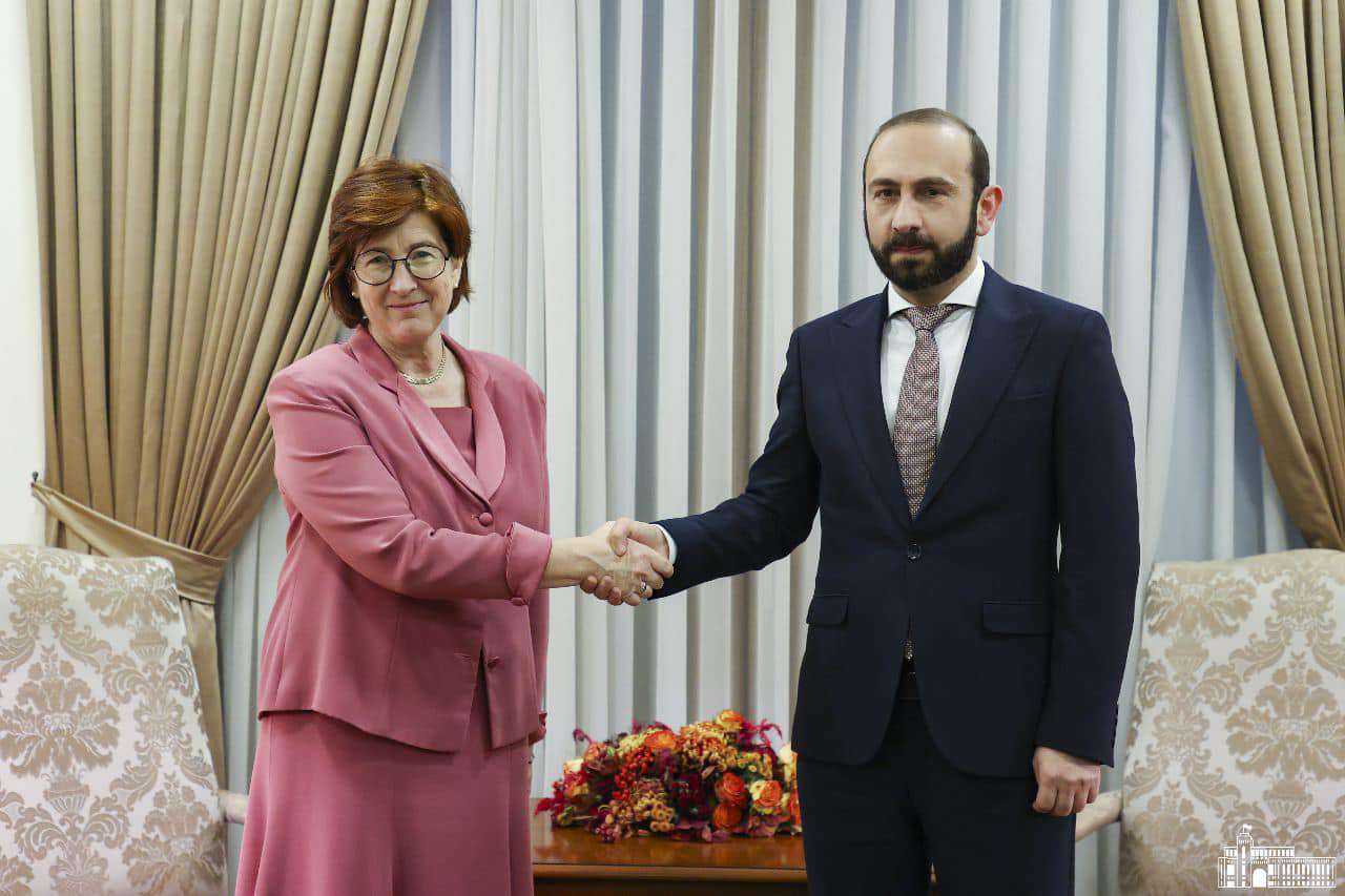 Ա․Միրզոյանն ընդունել է ՀՀ-ում Կանադայի դեսպան Է․ ԼըՔլերին