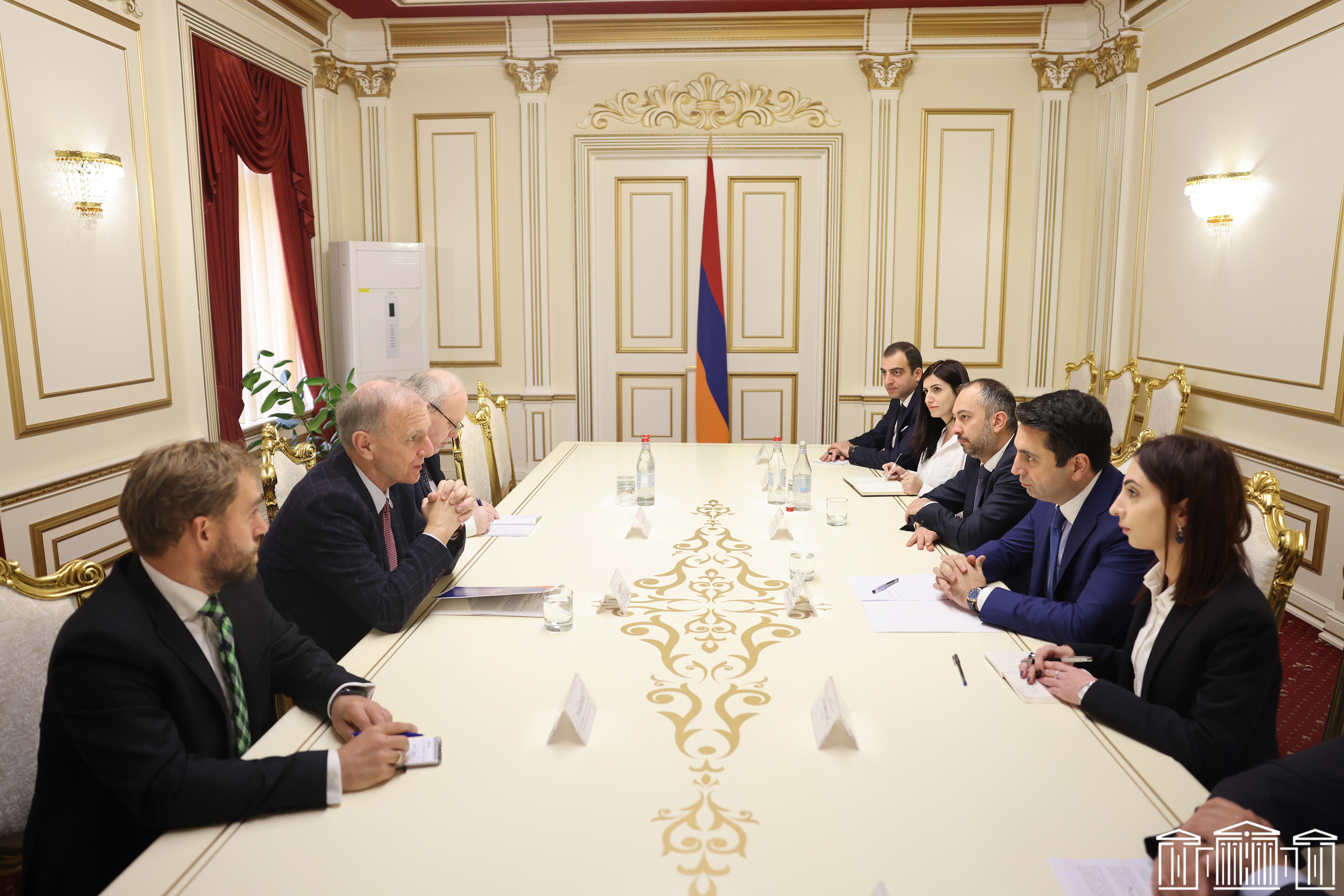 Ա․ Սիմոնյանն ընդունել է Լեհաստանի Սենատի արտաքին հարաբերությունների եւ ԵՄ հարցերով հանձնաժողովի նախագահին