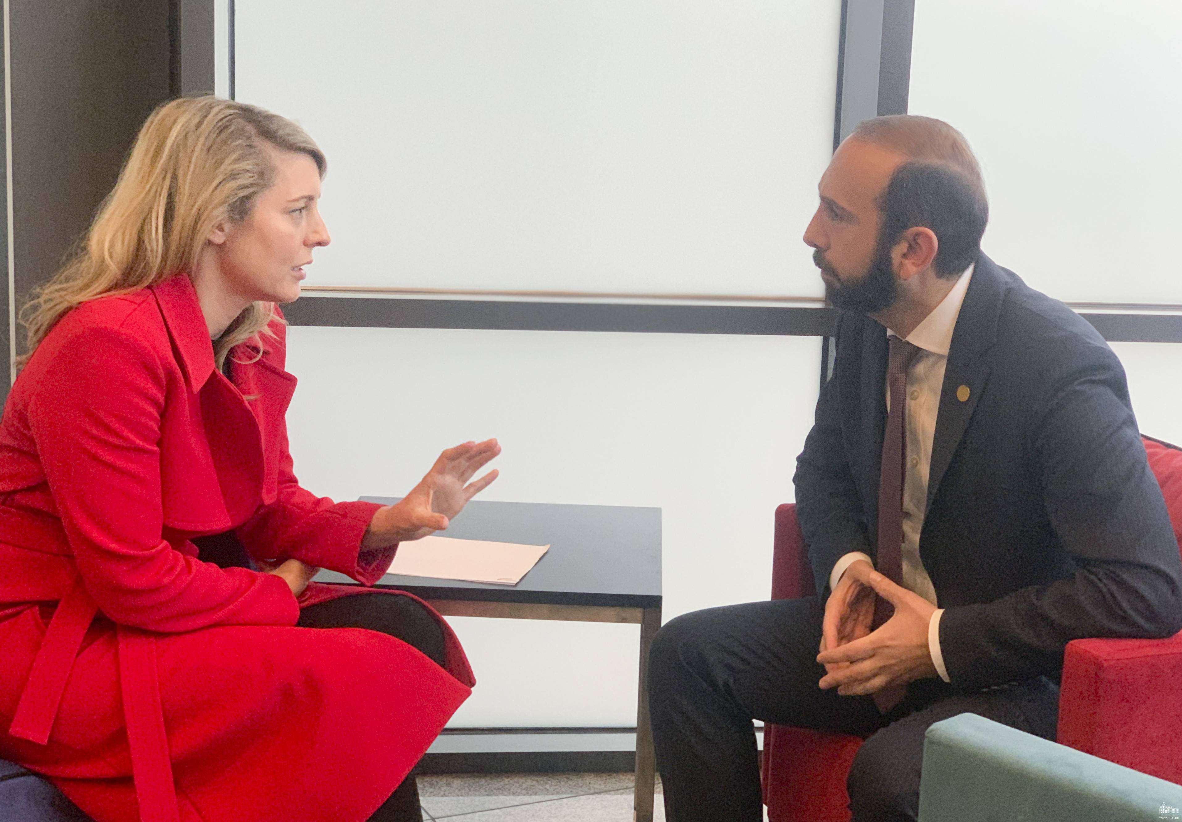 Միրզոյանը հանդիպել է Կանադայի ԱԳ նախարարին
