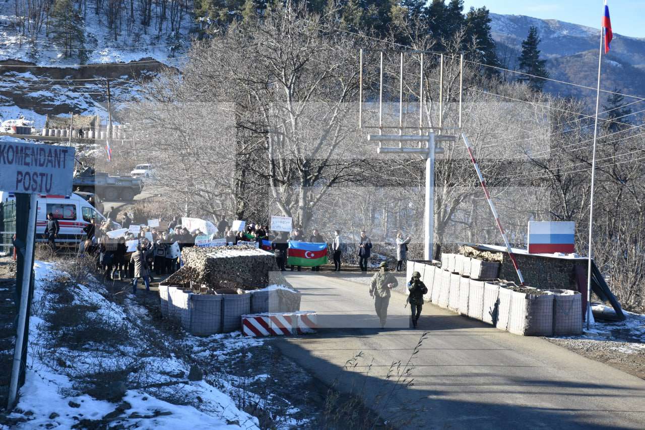 Ադրբեջանցի «բնապահպանները» ցույց են անում Լաչինի միջանցքում (ԼՈՒՍԱՆԿԱՐՆԵՐ)