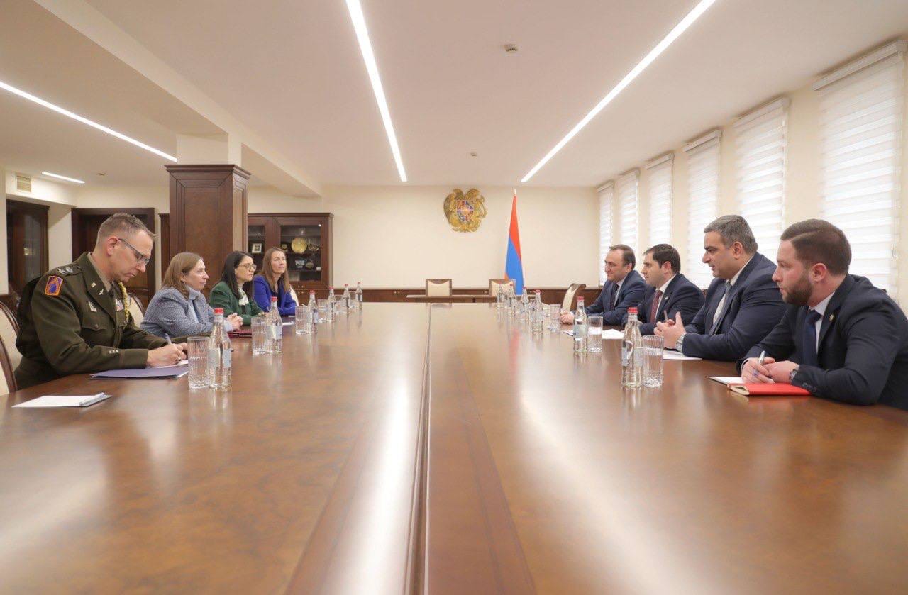 Ս․Պապիկյանը Լ․Թրեյսիին ներկայացրել է Լաչինի միջանցքի ներկայիս իրադրությունը