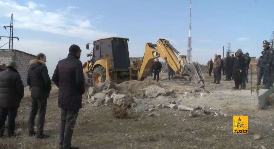 Քաղաքապետարանը ապամոնտաժման աշխատանքներ է իրականացրել Նոր Նորք և Քանաքեռ-Զեյթուն վարչական շրջաններում (տեսանյութ)