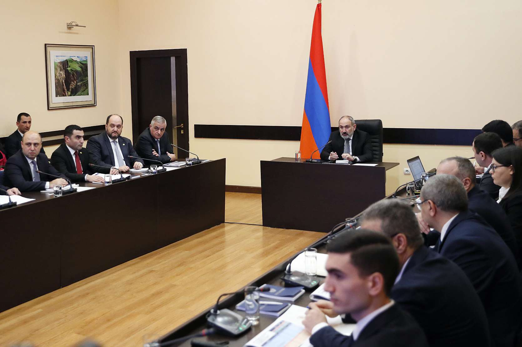 Վարչապետը հանձնարարել է աշխատանք տանել տնտեսվարողներին մատուցվող ծառայությունների ընթացակարգերի պարզեցման ուղղությամբ