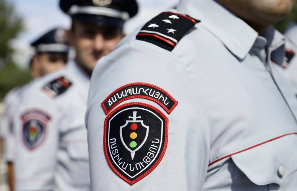 Վարորդներից կաշառք վերցնելու համար ՃՈ տեսուչներ են ձերբակալվել