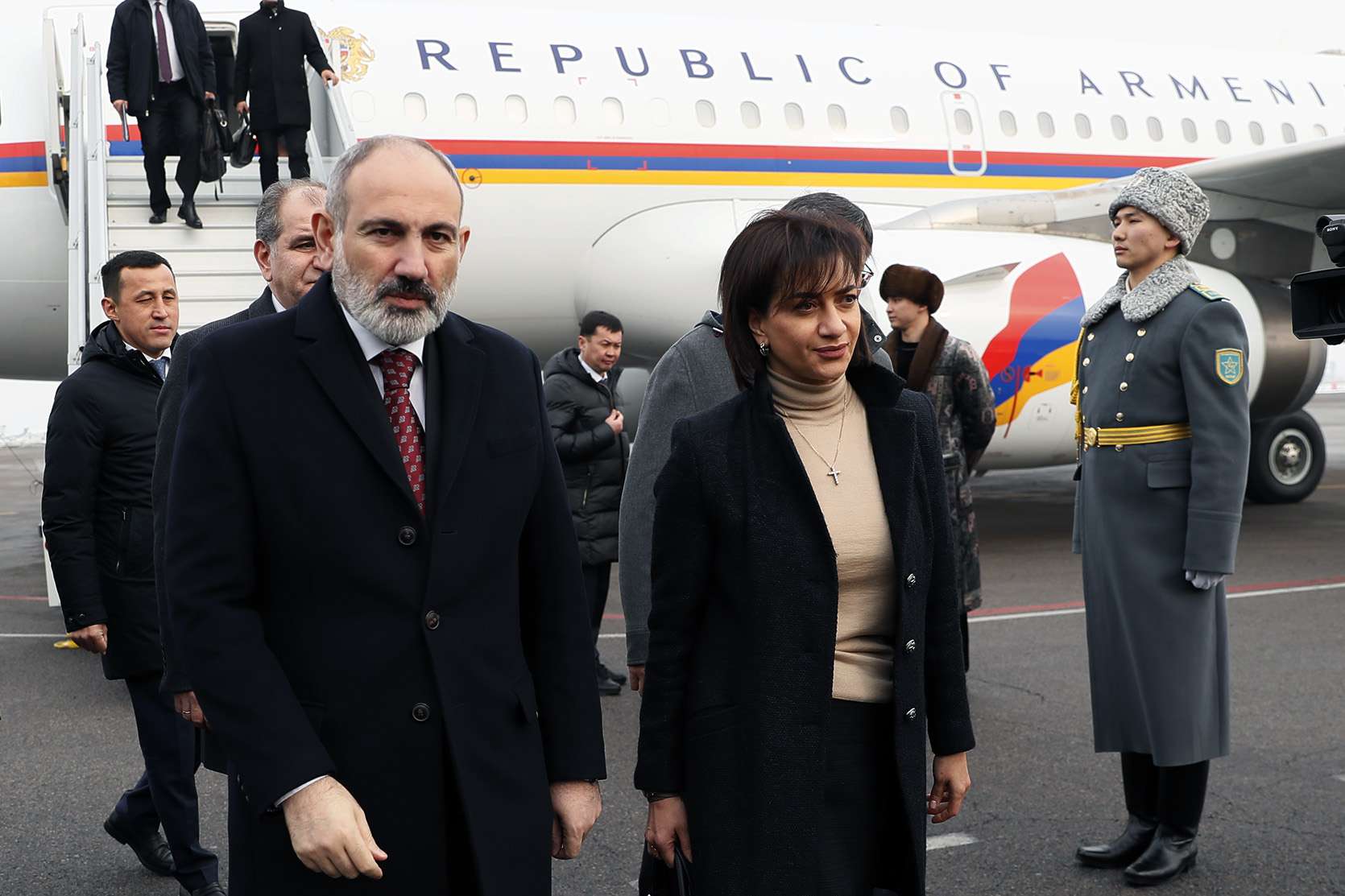 Վարչապետը տիկնոջ հետ աշխատանքային այցով ժամանել է Ալմաթի (լուսանկարներ)