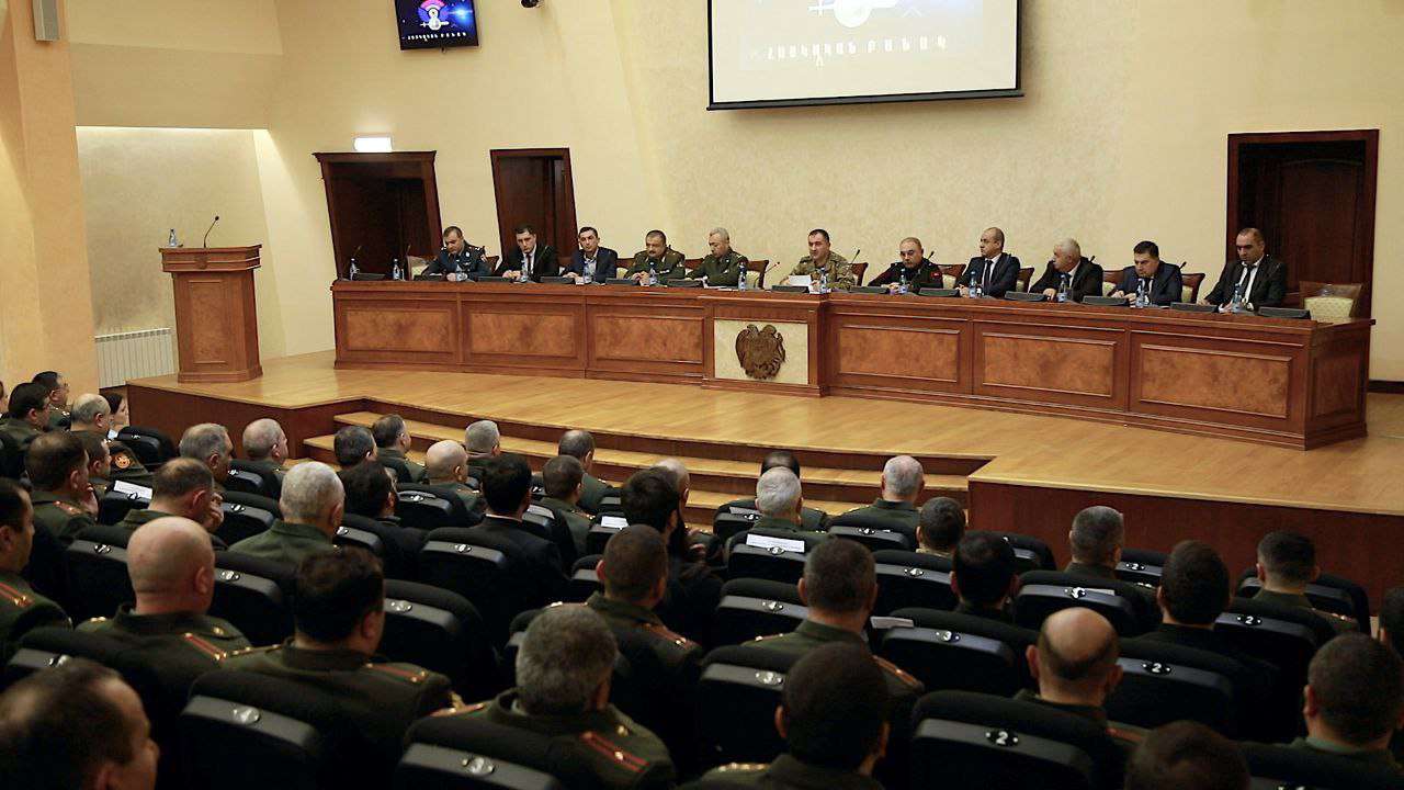 Հավաք-խորհրդակցություն՝ ՊՆ վարչական համալիրում