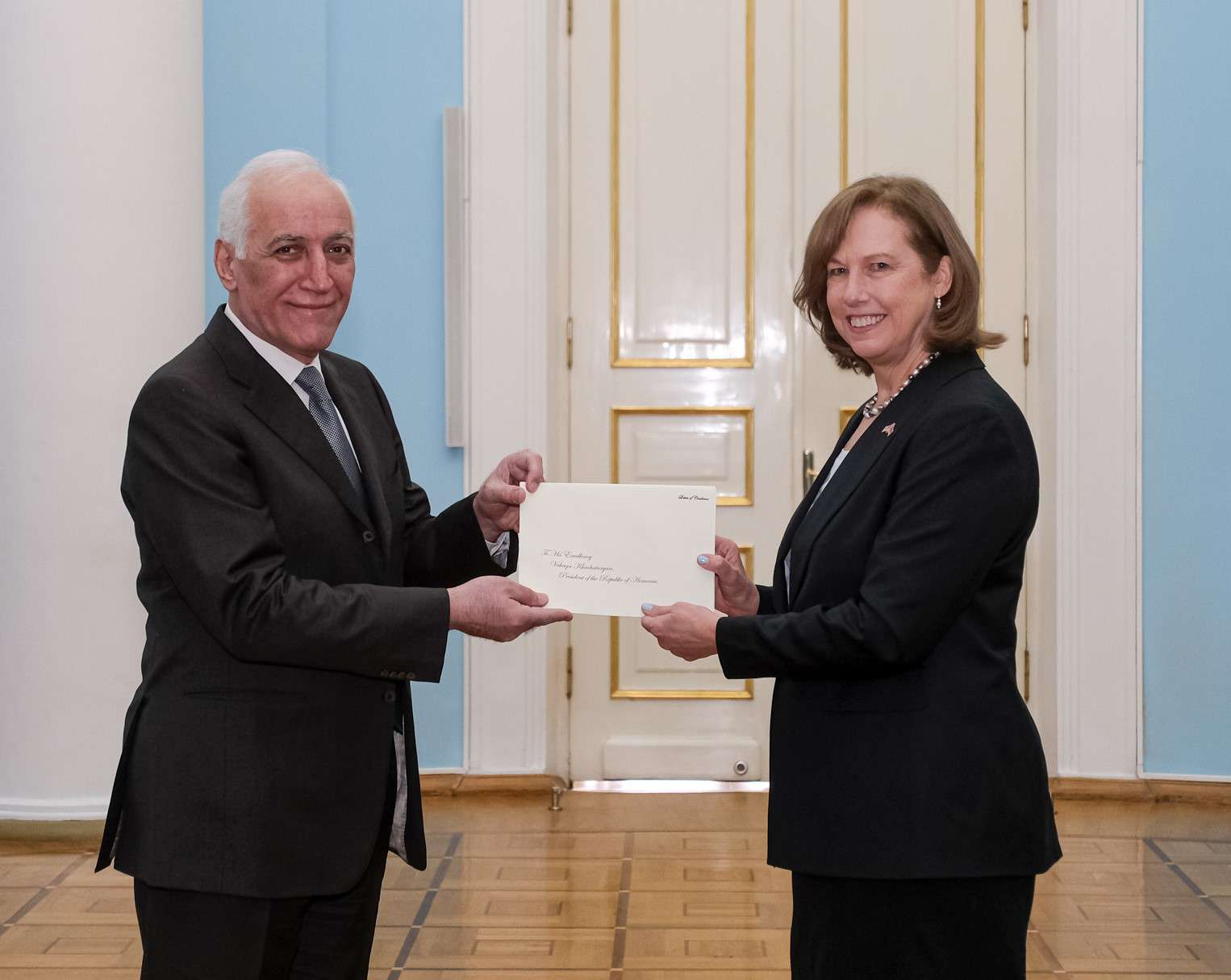 Ուզում եմ ավելի լավ ճանաչել Հայաստանն ու հայ մարդուն. ԱՄՆ դեսպանն իր հավատարմագրերն է հանձնել նախագահին