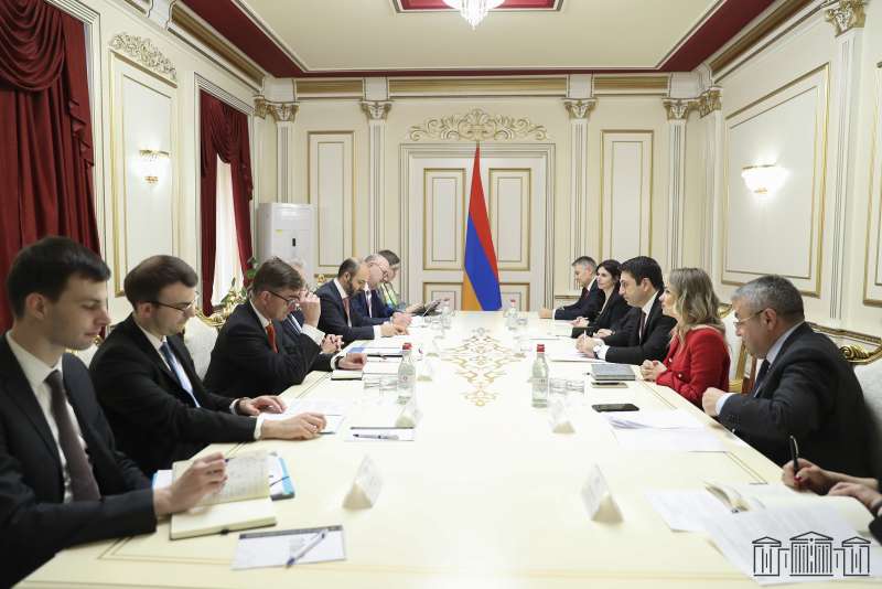 Մինչ օրս ադրբեջանական պատանդառության մեջ են առնվազն 33 հայ ռազմագերի. Սիմոնյան